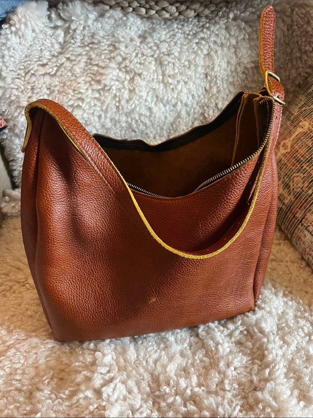 Portland Leather Aspen Shoulder Bag - Large - Picture 6 of 8